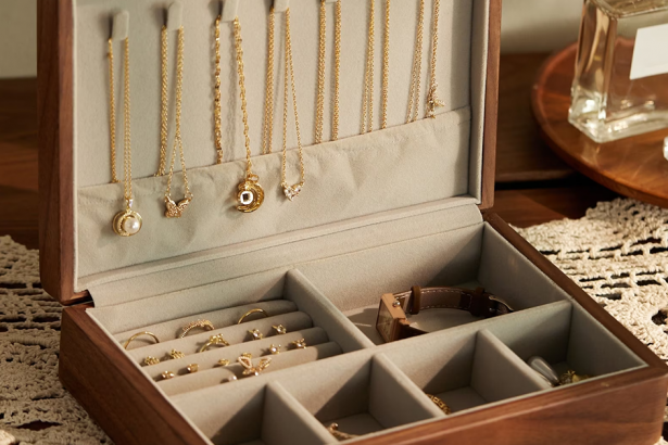 Basic Pieces for Your Jewelry Box – Onpost